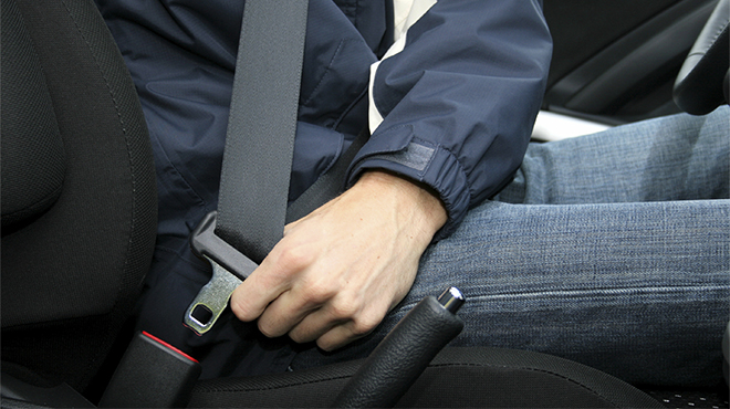 Lái xe không thắt dây an toàn thì bị phạt bao nhiêu tiền?